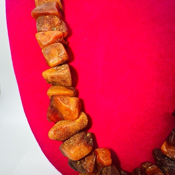 Vintage chunky Baltic butterscotch amber nugget necklace.​ - Picture 2 of 7
